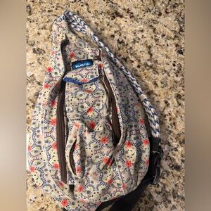 Kavu Multicolor Patterned crossbody and matching wallet